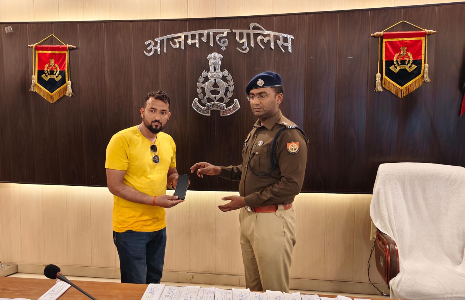 38.50 लाख के 154 एंड्रॉयड फोन बरामद, पुलिस ने मोबाइल स्वामियों को किया सुपुर्द