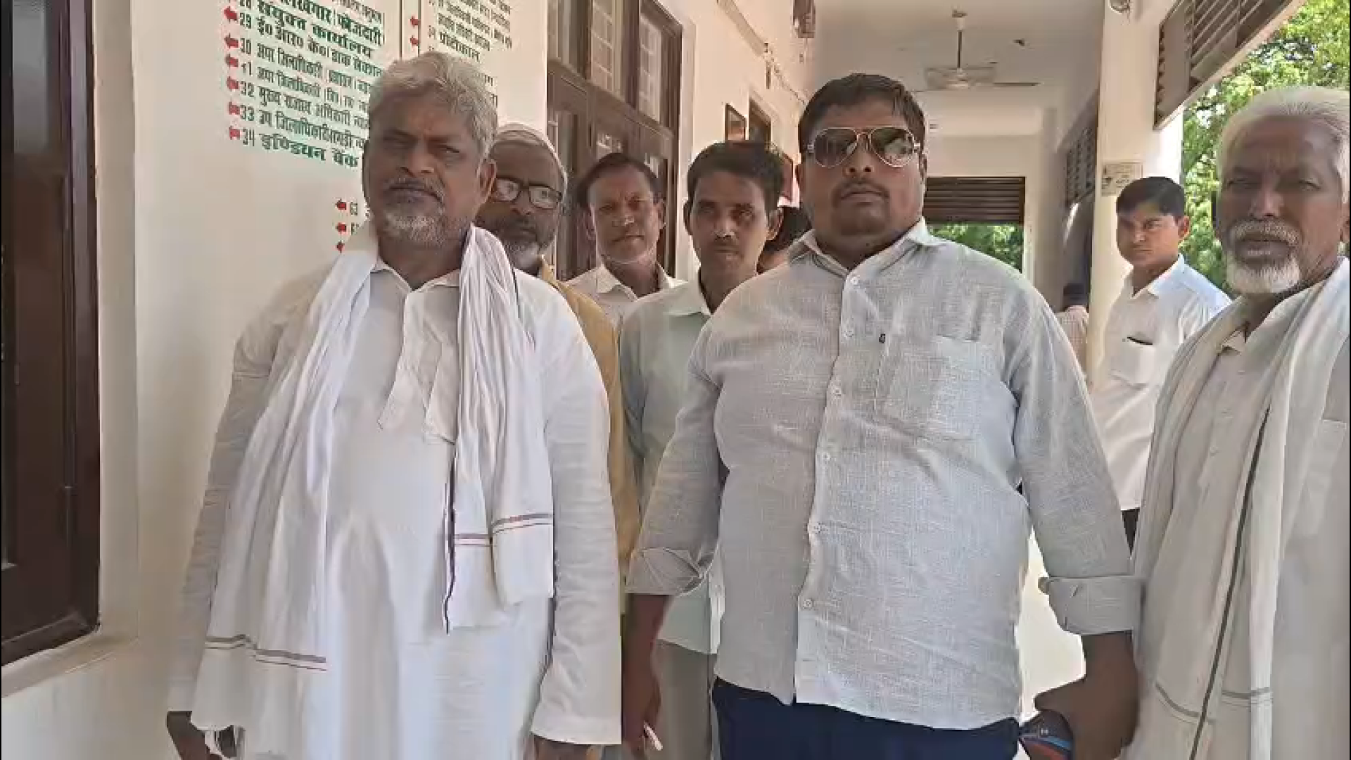 बहुजन समाज पार्टी के महासचिव अतिकुर रहमान के नेतृत्व में ग्रामीणों ने पेयजल संकट को लेकर जिलाधिकारी से लगाई गुहार, शीघ्र कार्रवाई की मांग