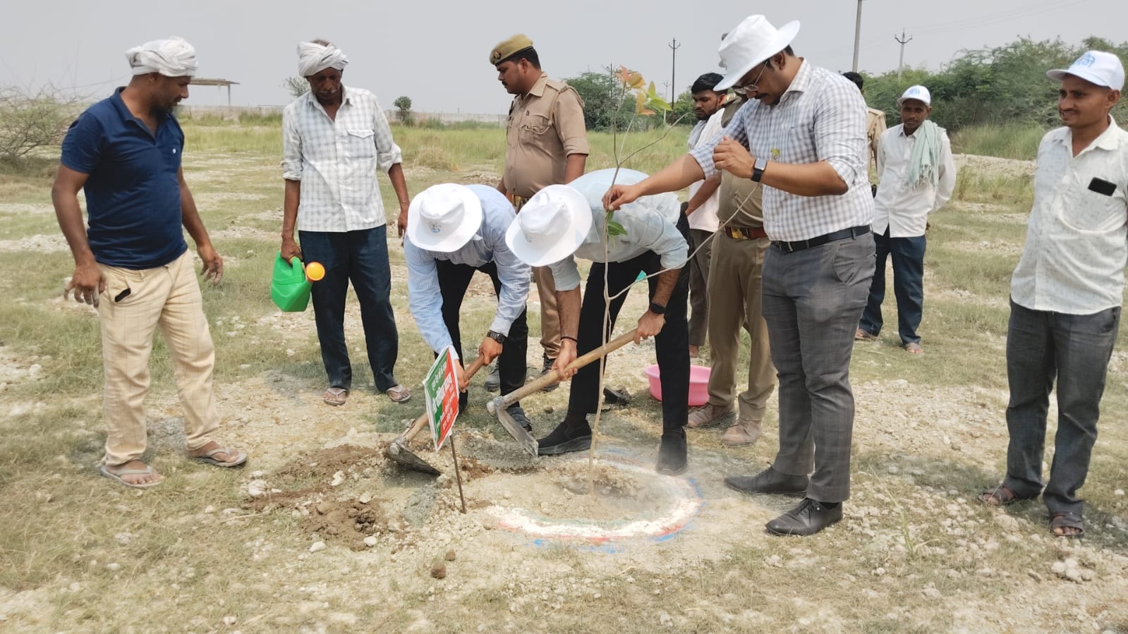 विश्व पर्यावरण दिवस पर ‘एक पेड़ माँ के नाम’ अभियान का शुभारंभ, बड़ैला ताल गंभीरवन में हुआ वृक्षारोपण