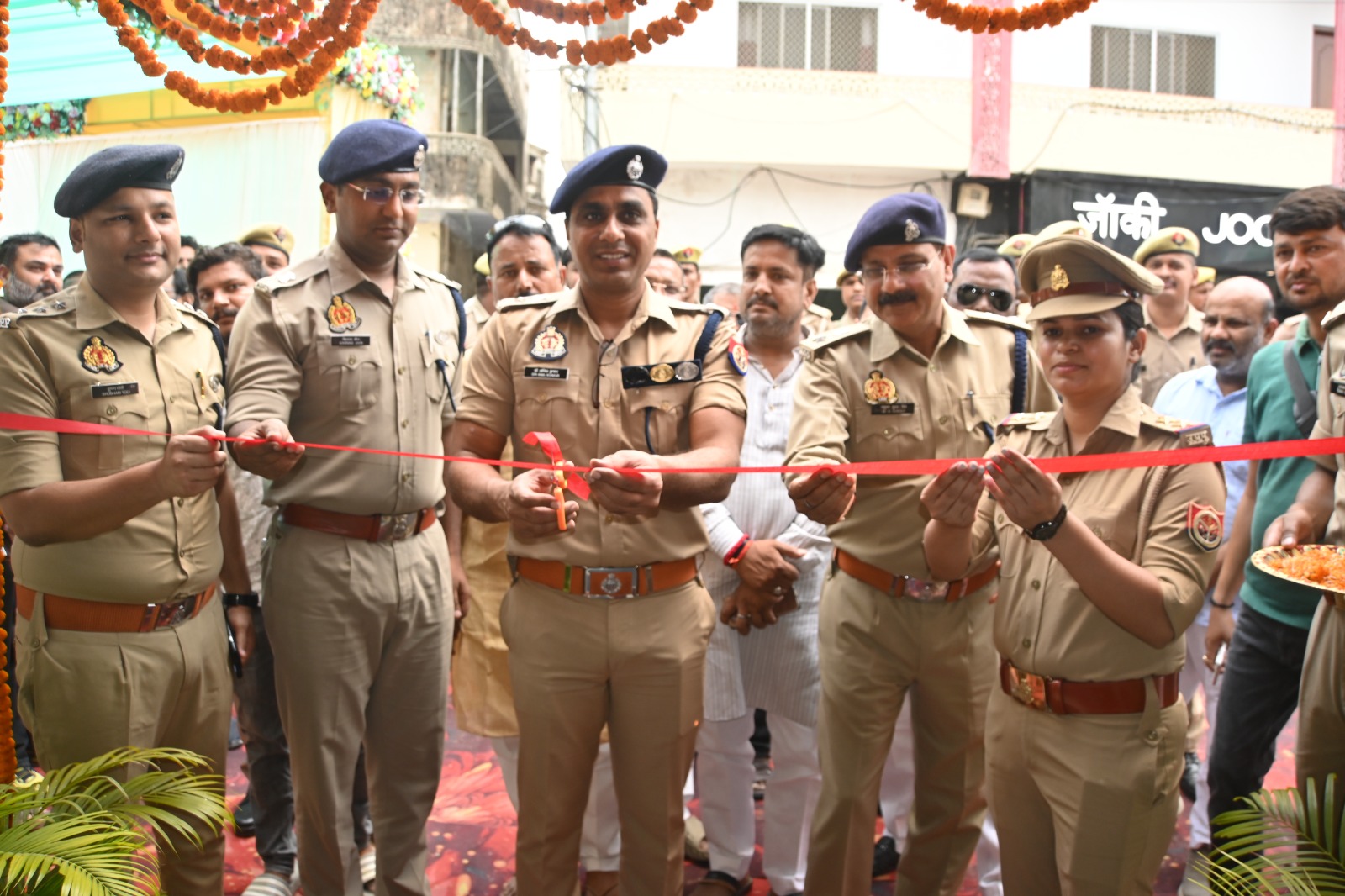 एसएसपी डॉ. अनिल कुमार ने एलवल चौकी के जीर्णोद्धारित भवन का किया उद्घाटन, कोतवाली स्थित नवीन मेस का किया लोकार्पण, व्यापारियों संग की बैठक
