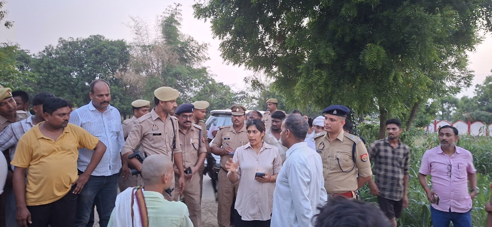 गोसाईगंज के कारी बाहर में बाइक सवार बदमाशों ने दिया वारदात को अंजाम, लखनऊ रेफर