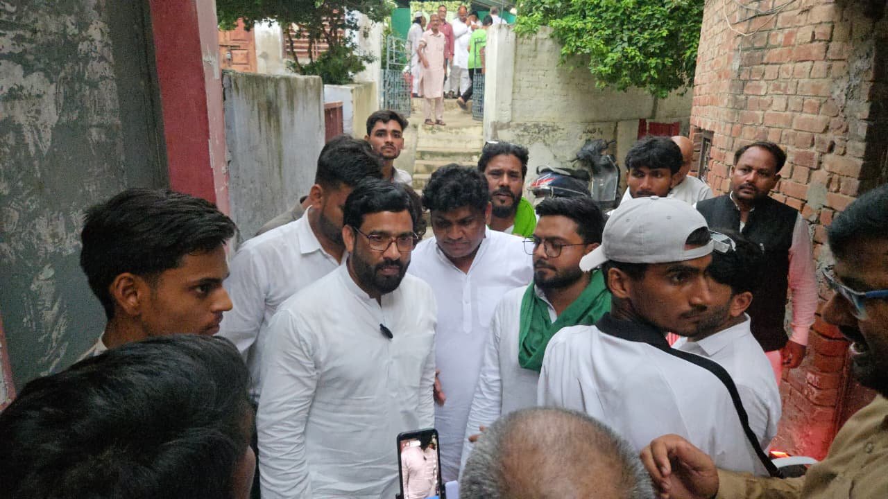 आजमगढ़ पहुंचे AIMIM प्रदेश अध्यक्ष शौकत अली, दिवंगत विधायक आलमबदी आज़मी को दी श्रद्धांजलि;