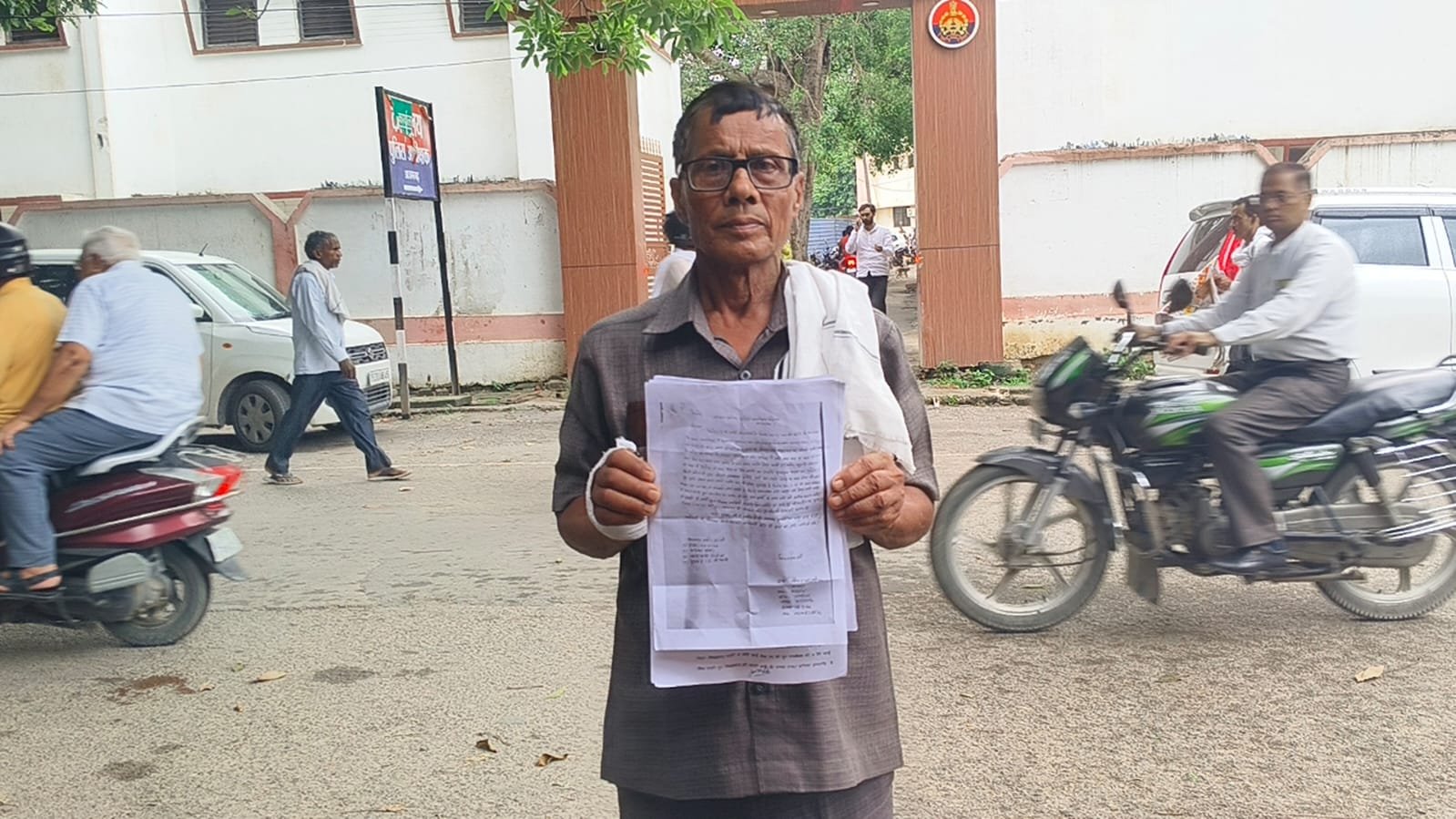 आजमगढ़: मारपीट के मुकदमे में कार्रवाई की मांग, पीड़ित ने एसएसपी से लगाई सुरक्षा की गुहार