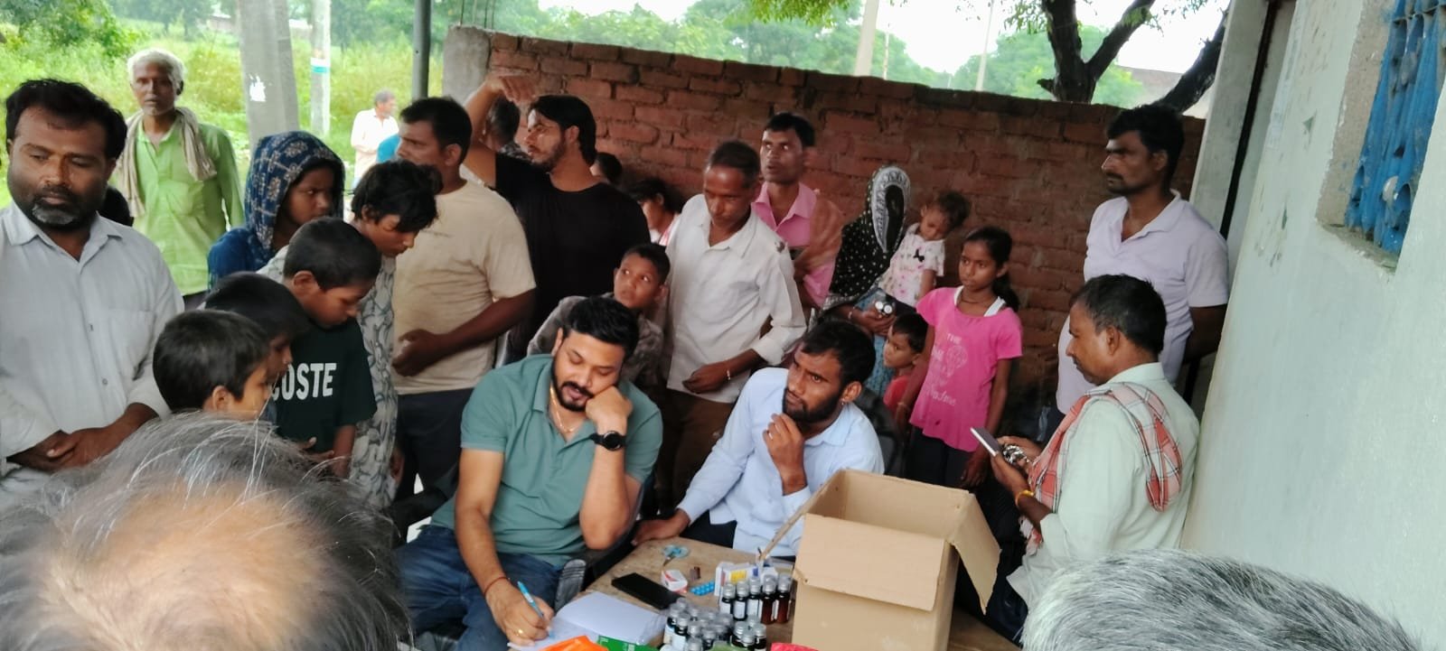 खबर छपी तो जागा स्वास्थ्य विभाग, ककरघटा पहुंची टीम; 95 बुखार पीड़ितों के लिए गए खून के नमूने और दवा वितरित