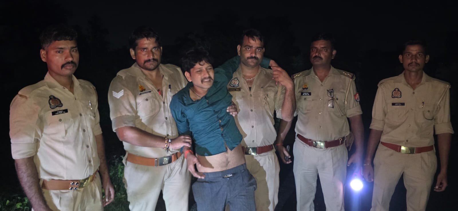 पॉक्सो एक्ट का वांछित और पुलिस अभिरक्षा से फरार आरोपी पुलिस मुठभेड़ में गिरफ्तार