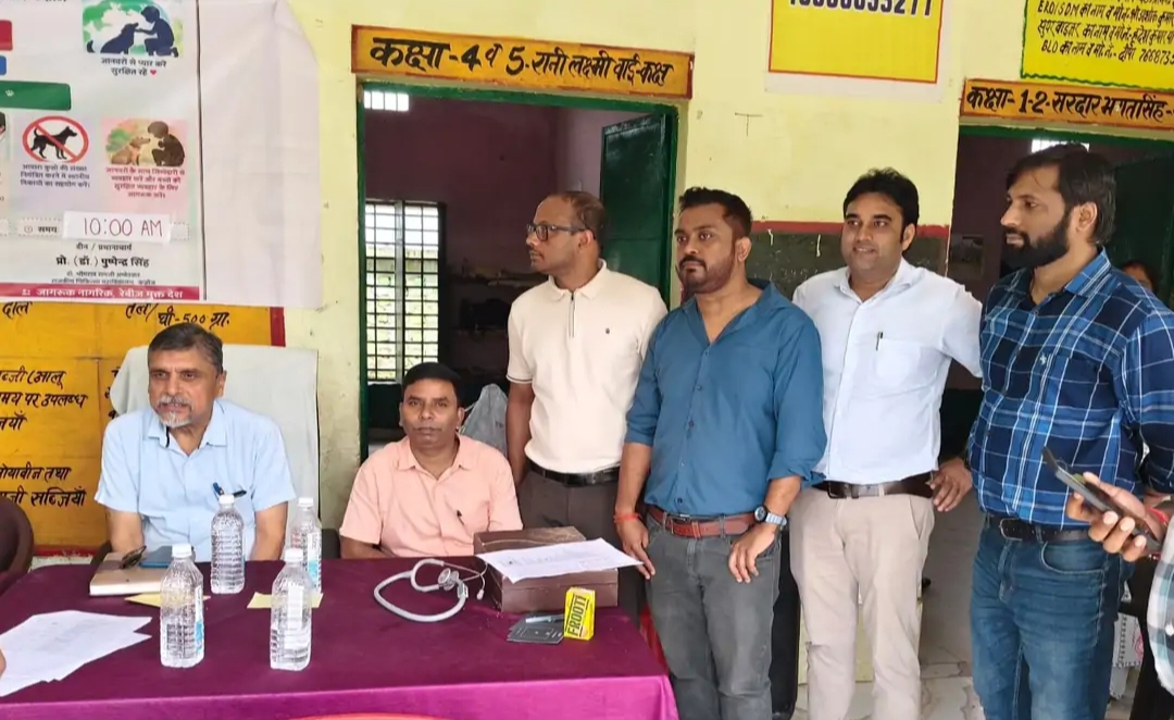 चलो गांव की ओर,, विद्यालय में आयोजित स्वास्थ्य कैंप में प्राचार्य के निर्देशन में बच्चों को किया गया जागरूक
