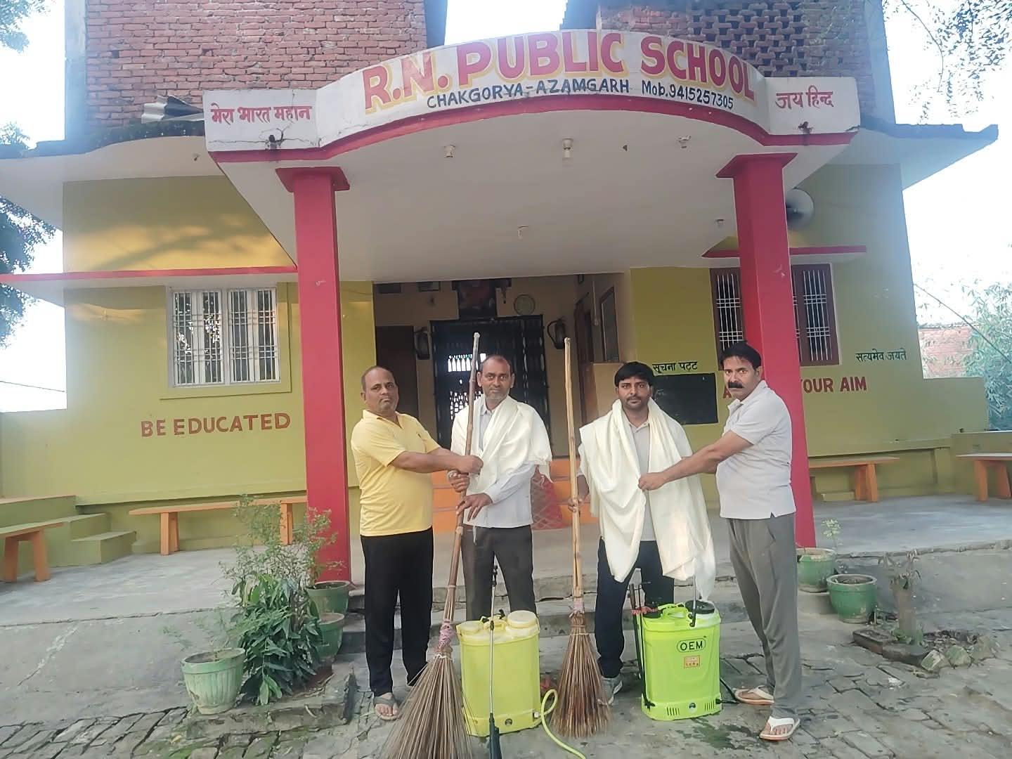 गांधी-शास्त्री जयंती पर स्वच्छता कर्मियों का सम्मान, आर्यन पब्लिक स्कूल ने चलाया विशेष सफाई अभियान