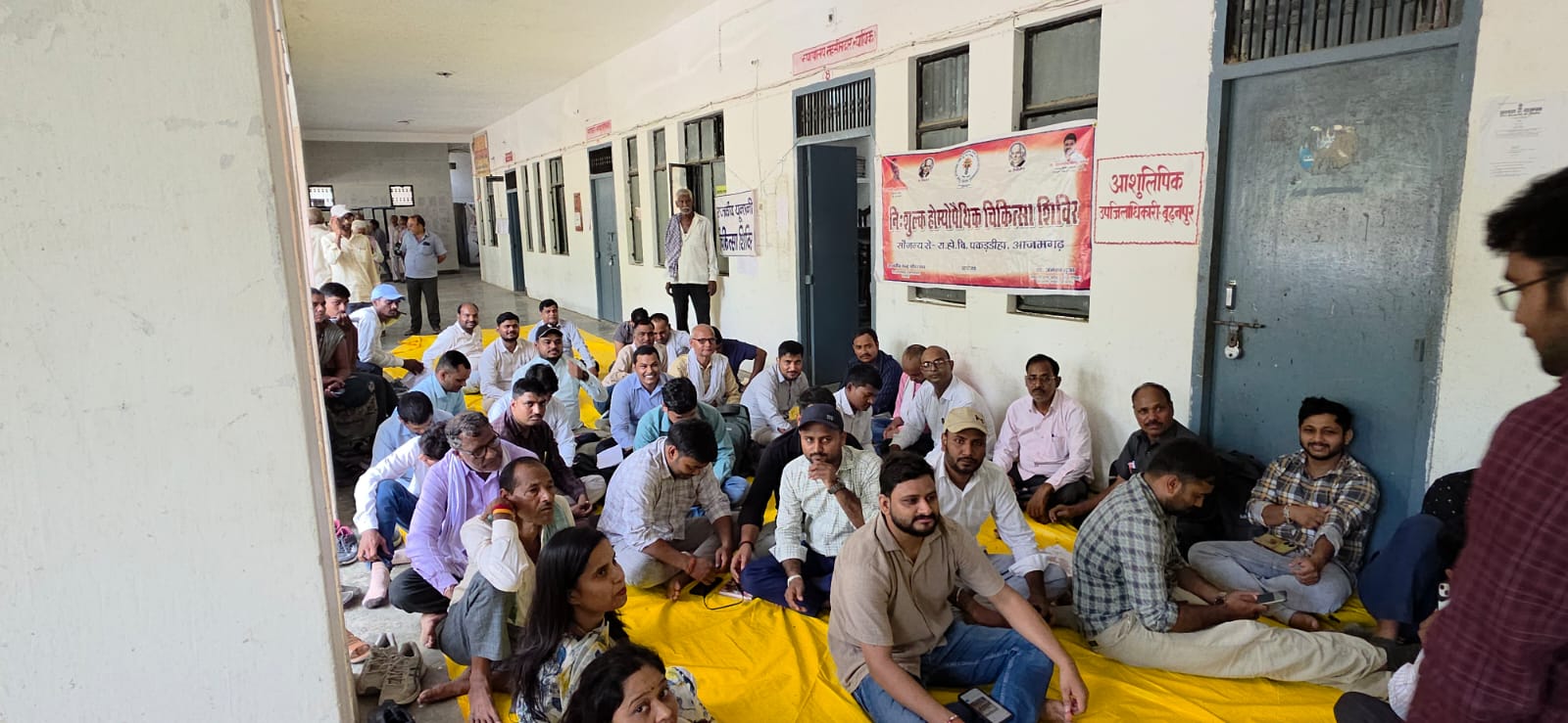 तहसील बूढ़नपुर में संपूर्ण समाधान दिवस का लेखपालों ने किया बहिष्कार, आठ सूत्रीय मांगों का ज्ञापन सौंपा, 2800 ग्रेड पे, तकनीकी पद का दर्जा और भत्तों में बढ़ोतरी की मांग, 24 अक्तूबर से अनिश्चितकालीन कार्य बहिष्कार की चेतावनी