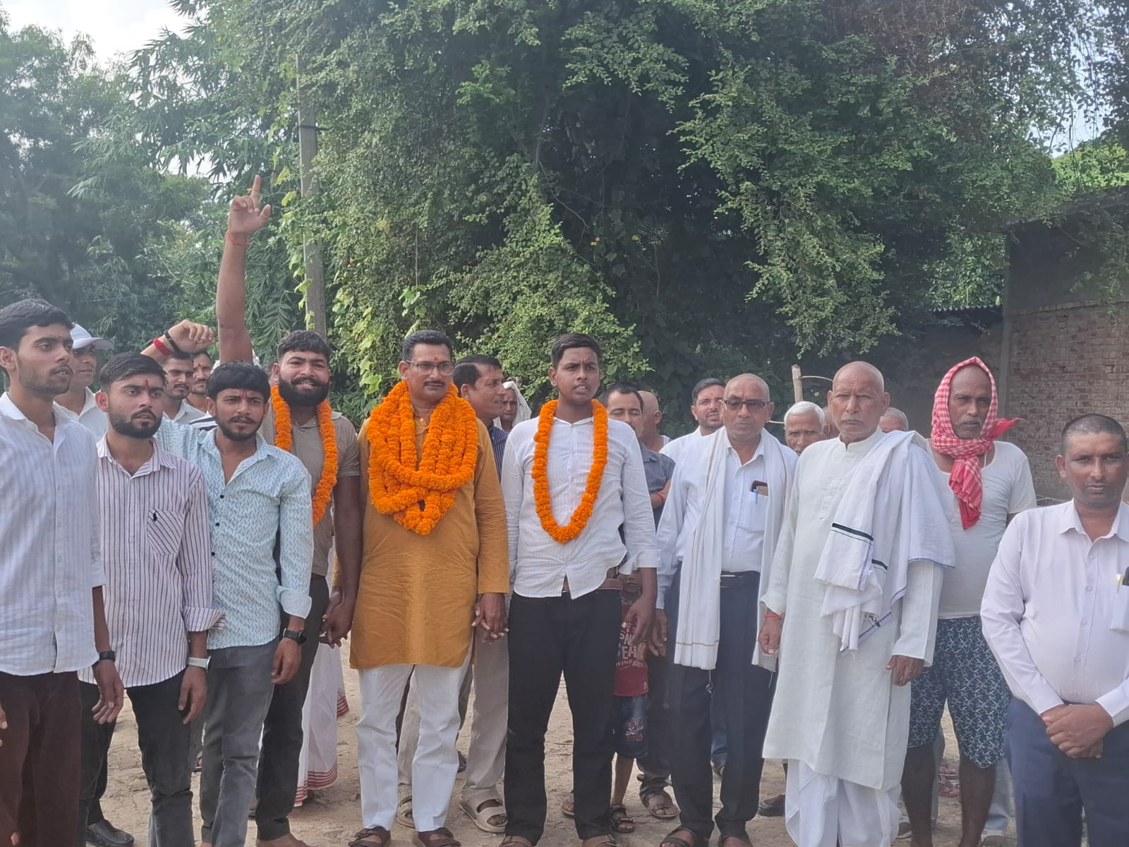 नगवा में सवर्ण आर्मी के जिलाध्यक्ष हरिप्रसाद दुबे का हुआ भव्य स्वागत