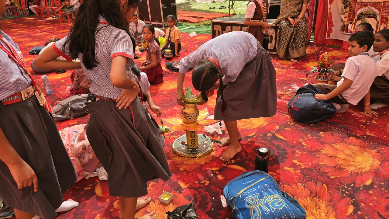 कलश सजाओ प्रतियोगिता में 150 नन्हे कलाकारों ने बिखेरे प्रतिभा के रंग