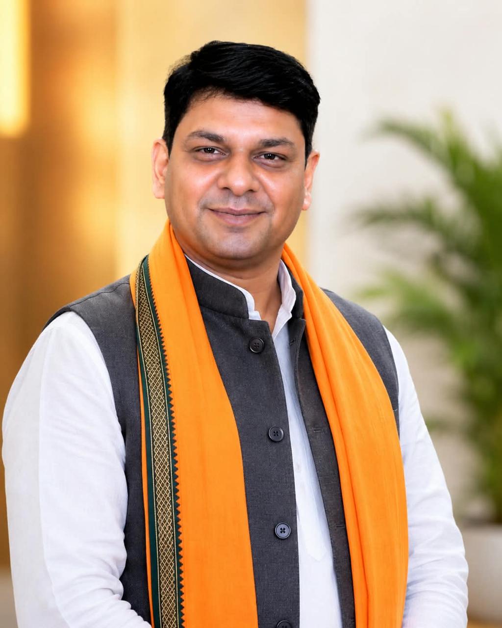 आजमगढ़ में शिक्षकों से बोले सुरेश चंद्र त्रिपाठी—राजनीतिक दलों के भरोसे नहीं, अपनी एकजुटता से लड़ें हक की लड़ाई; डॉ. शरदेंदु कुमार त्रिपाठी को प्रथम वरीयता देने की किया अपील