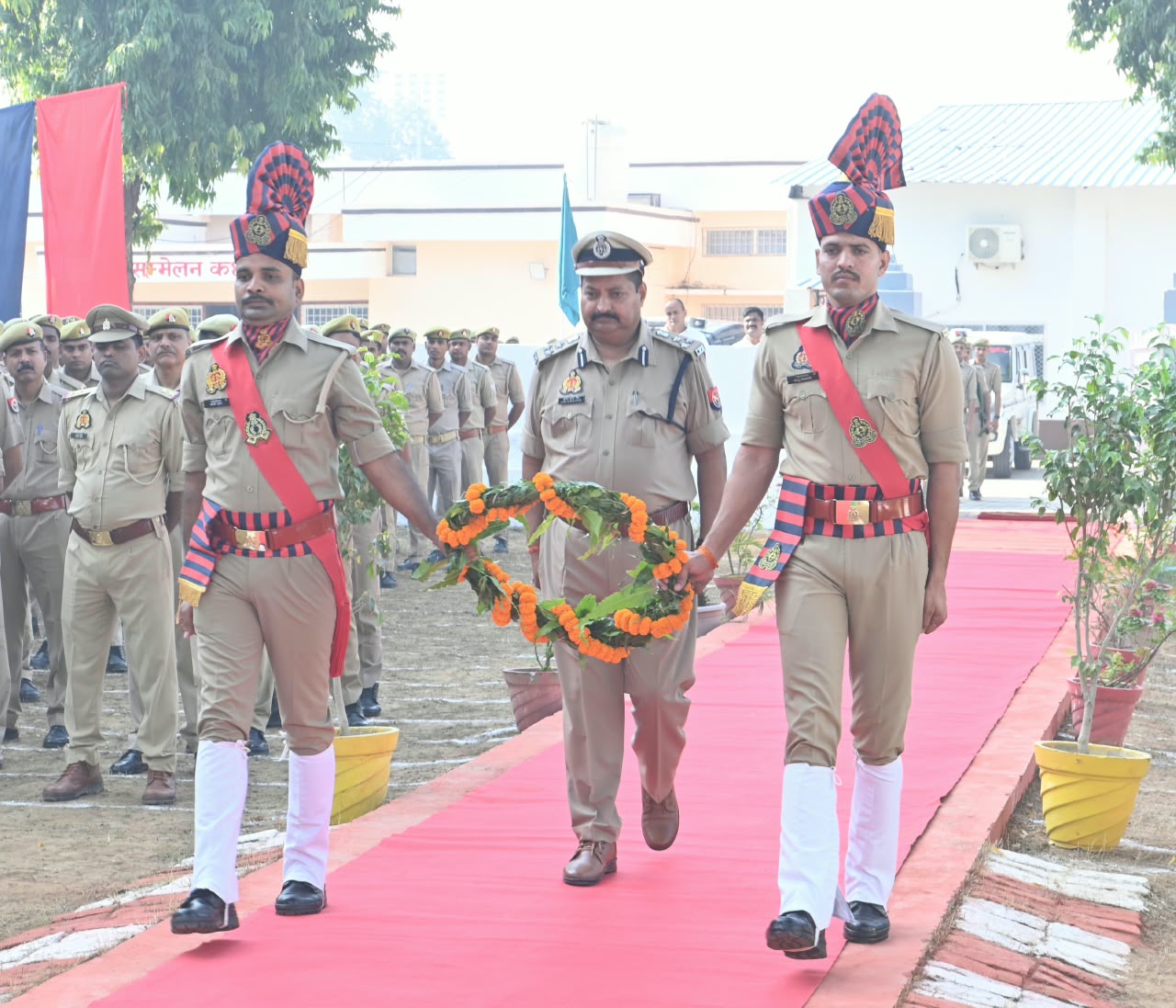 पुलिस स्मृति दिवस पर शहीद पुलिसकर्मियों को दी गई भावभीनी श्रद्धांजलि, अधिकारियों ने पुष्प अर्पित कर किया नमन